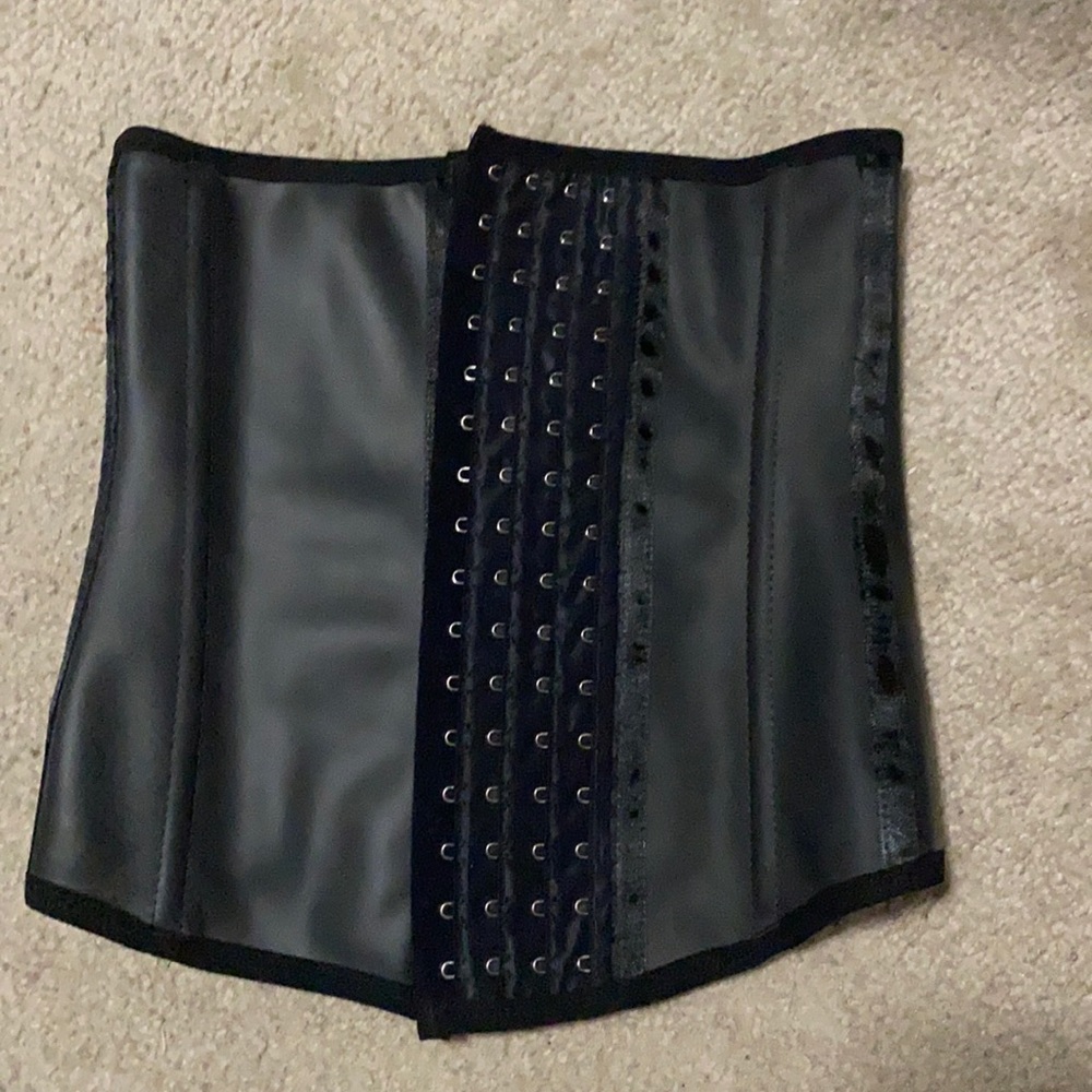 Waist trainer